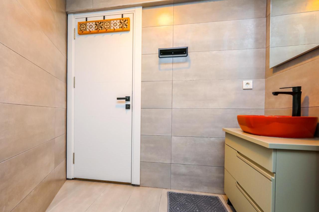 Vibrant Flat 500 M To Uskudar Ferry Station Apartment Istanbul Bagian luar foto